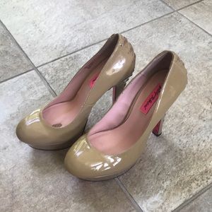 Beige heels